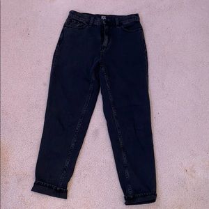 BDG- MOM HIGH RISE JEANS